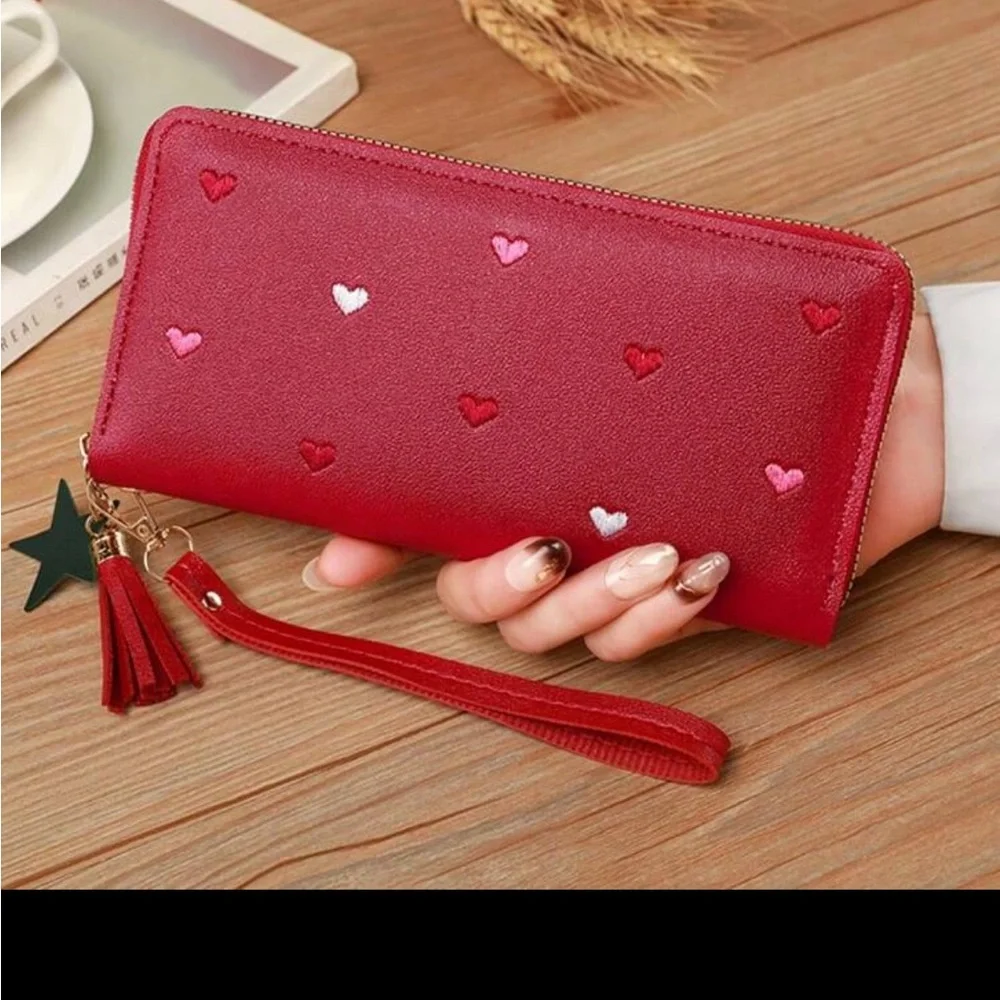 ⚠️Clearance Red Heart Pattern Wristlet Wallet & Gold Star Pendant - Picture 5 of 7